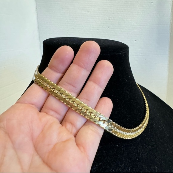 Vintage Necklace Gold Tone Herringbone Flat Chain Collar Costume Jewelry - Picture 4 of 15